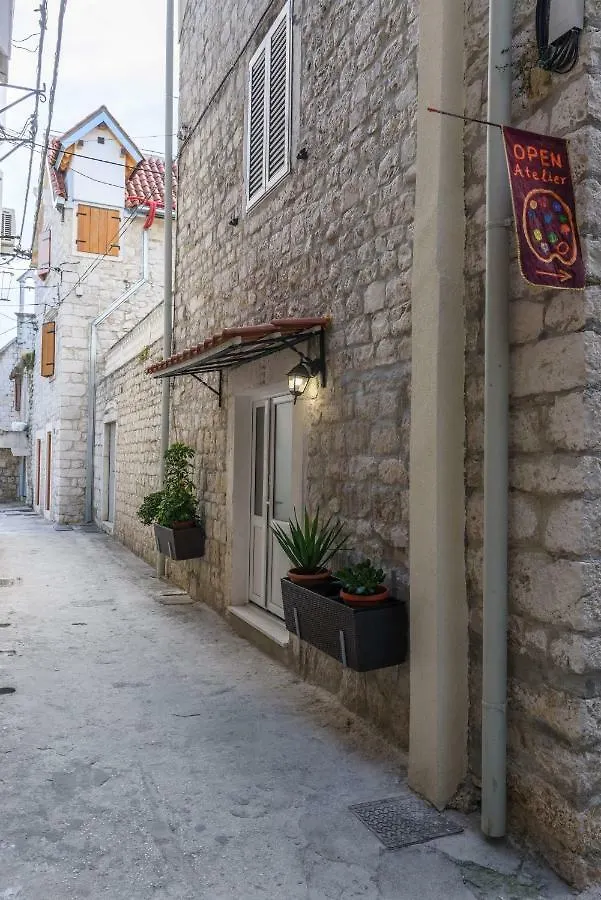 Lorena Trogir 0*,